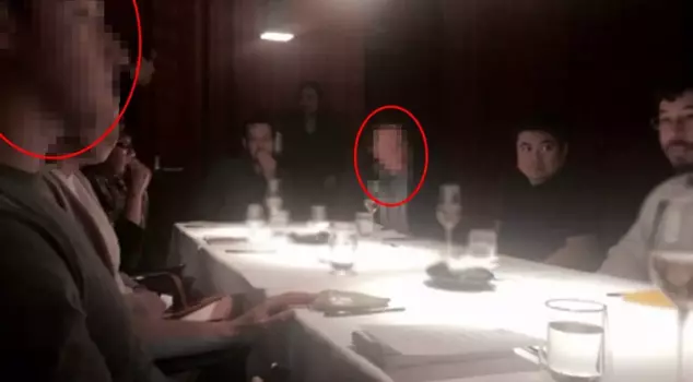 The world is talking about this photo! 2 famous names have been badly exposed.