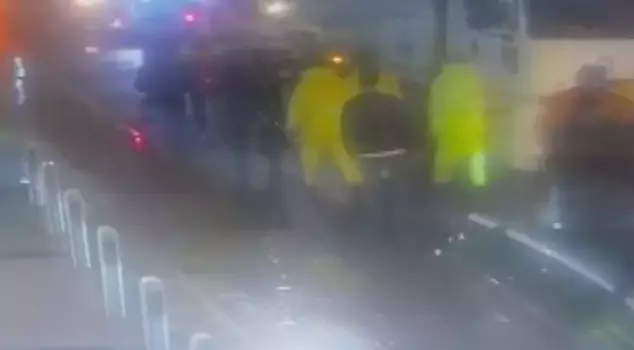 Incredible event! Bitten and severed the ear of a municipal worker.