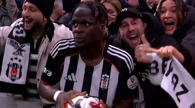 He didn't expect this either! The moment that marked the crazy match with 4 goals.