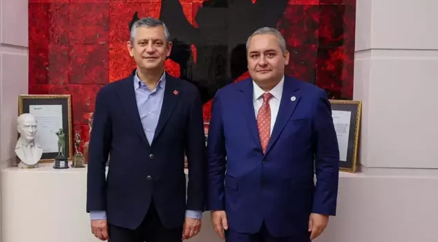 استقال رئيس بلدية كيتشيورين، مسعود أوزارسلان، من حزب الشعب الجمهوري وأعطى الإشارة الأولى للانتقال.