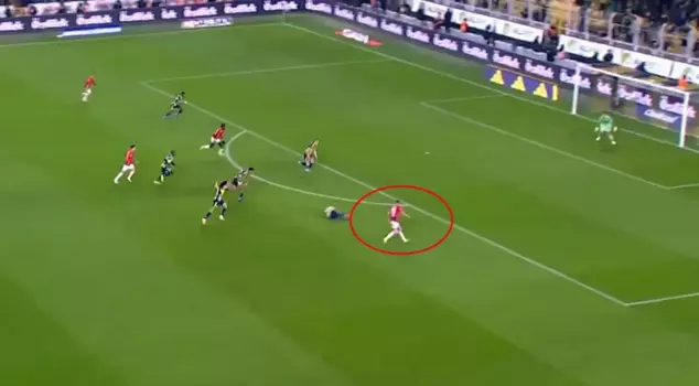 The Fenerbahçe fans applauded him while he was making his move when the score was 3-0.