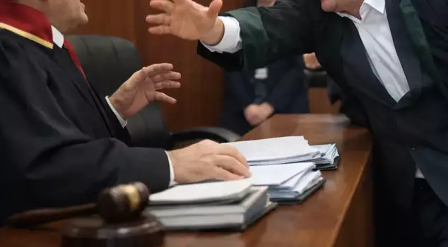 If the lawyer does this too! He attacked the judge and was immediately taken into custody.