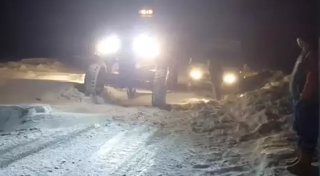 Thirty people stranded on the road due to their vehicle type were rescued.