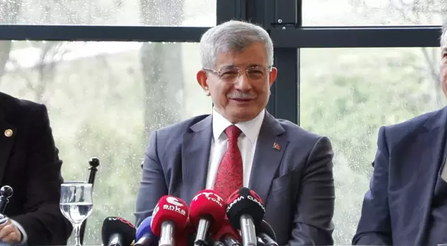 Давутоглу дал сигнал о новом альянсе из шести партий: Турции нужен третий путь.