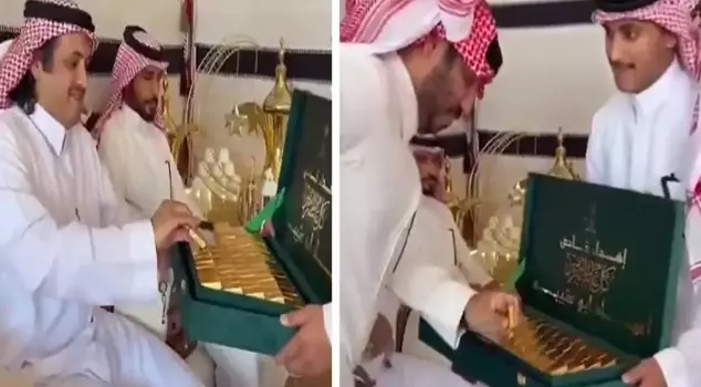 Брат невесты раздал семье жениха слитки золота 24 карата.