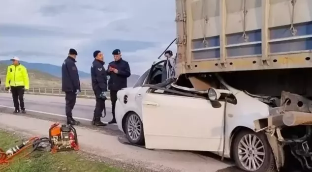 A terrible accident on the funeral route! It crashed into the truck like an arrow, lifeless bodies were difficult to remove.