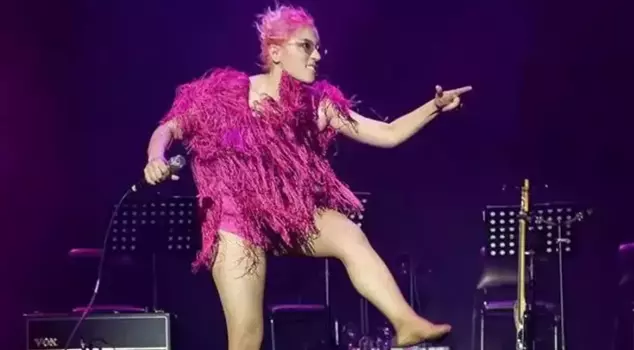 The moments when Kalben danced on stage were surprising.