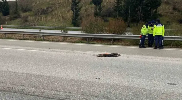 One of the four workers who were hit by a car while cleaning the highway in Osmaniye has died.