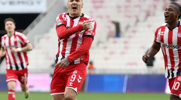 Шестиголовая захватывающая дуэль! Сивасспор упустил победу на 90+6-й минуте.