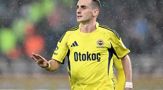 Kerem Aktürkoğlu described those moments during the match: We couldn't sit on the bench.