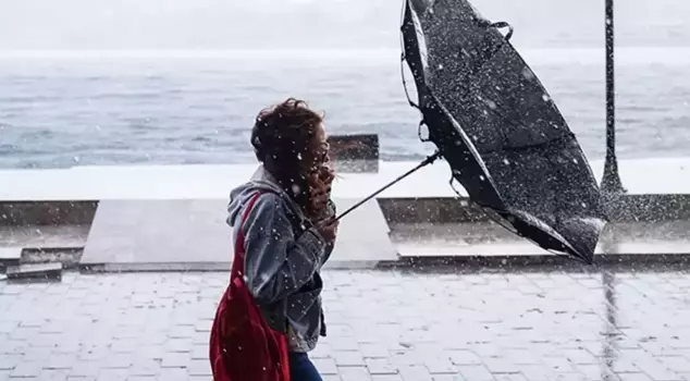 Strong wind and storm warning from the Istanbul Governorship.