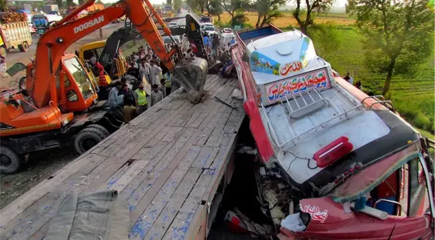A bus going in the opposite direction collided with a truck! 11 people died, and there are 10 injured.