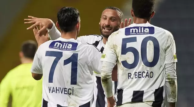 Emre Belözoğlu has achieved his goal! Kasımpaşa wins the Haliç derby with 5 goals.