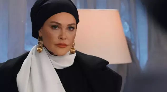 The scene with pork in Hülya Avşar's series sparked controversy.