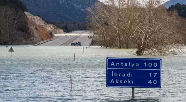 The road connecting the two cities has been like this for days! Even the traffic signs are submerged in water.