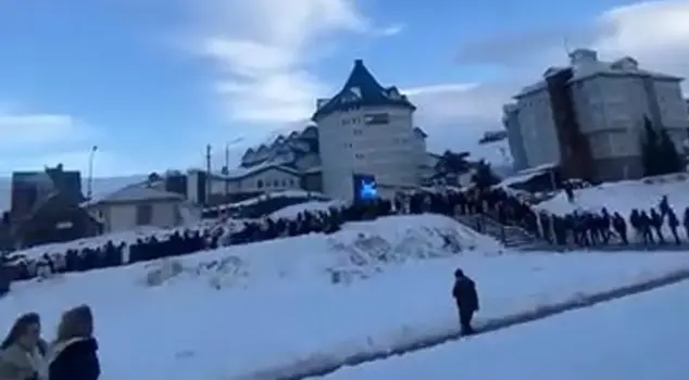 The spring enjoyment in Uludağ ended in a nightmare, with a 1-kilometer queue forming on the way down.