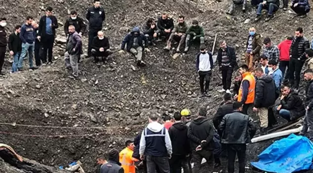 В Зонгулдаке обрушение в шахте: 4 рабочих оказались в ловушке.