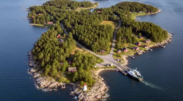 A European country will give an island to 5 people! They have only one condition for participation.