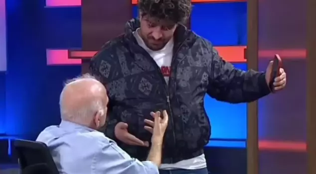 الرجل الصامت اقتحم استوديو كرة القدم البيضاء! أحمد تشاكر جن جنونه