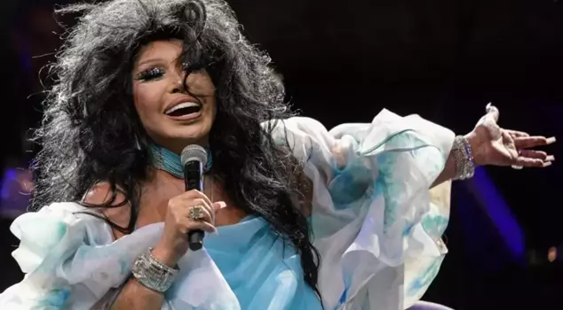 Bülent Ersoy's Ramadan gift surprised: Sparkling napkin holder