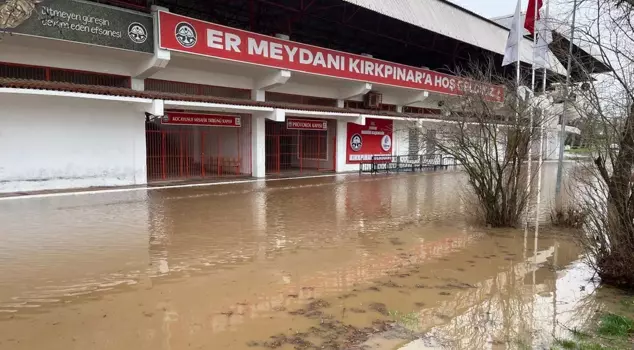 The river flow in Edirne has increased, an 'orange alert' has been issued; Sarayiçi has been flooded.