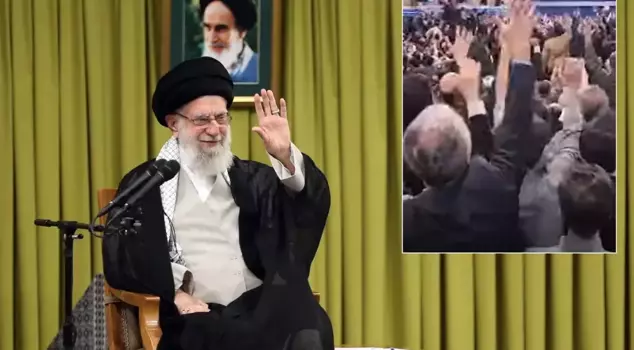 Image from Iran! Dozens of people chanted slogans in Turkish for Khamenei.