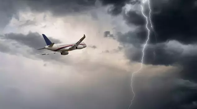 Great panic in the air! The plane carrying the football team made an emergency landing.