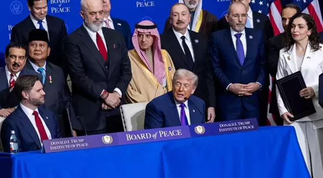 Посмотрите на то, что он сказал на историческом саммите: о молодых и красивых мужчинах...