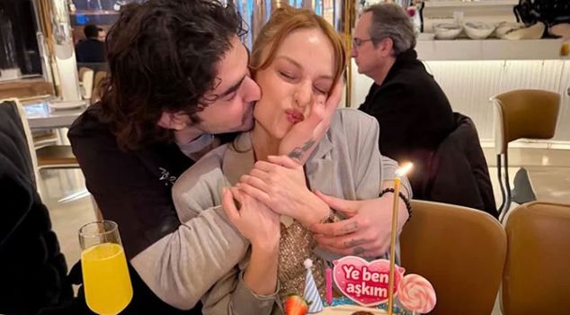 Нилпери Шахинкая испугала всех, когда увидела торт на свой 37-й день рождения.
