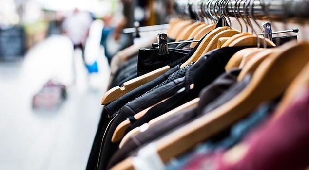 The 27-year chain has gone bankrupt! It is closing 457 stores.