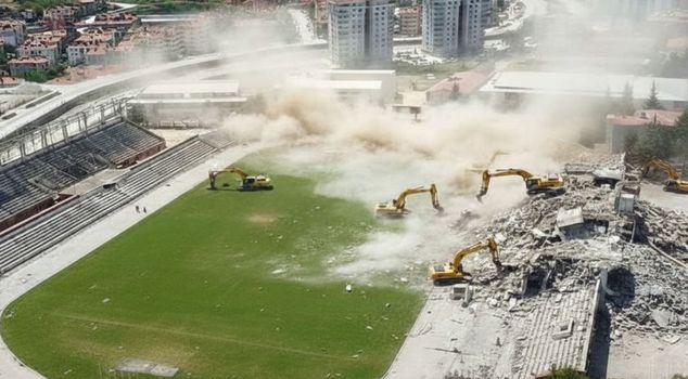 The 41-year-old stadium, which is not resistant to earthquakes, is becoming history.