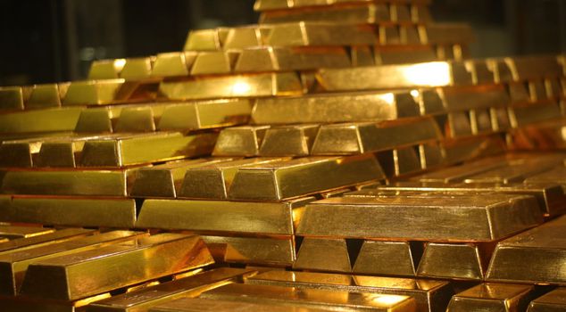 Страна подняла флаг банкротства! Она готовится продать тонны золота в своей казне.