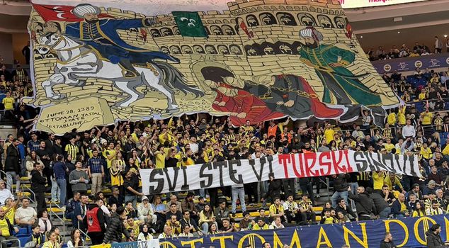 A strong response from the Fenerbahçe stands to Partizan.