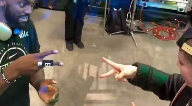 شهد حدث نادر يحدث مرة واحدة من بين 4.7 مليون مع معجب مشهور.