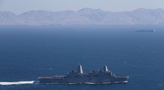 Alarm in the Strait of Hormuz, tanker traffic halted, over 700 ships waiting.