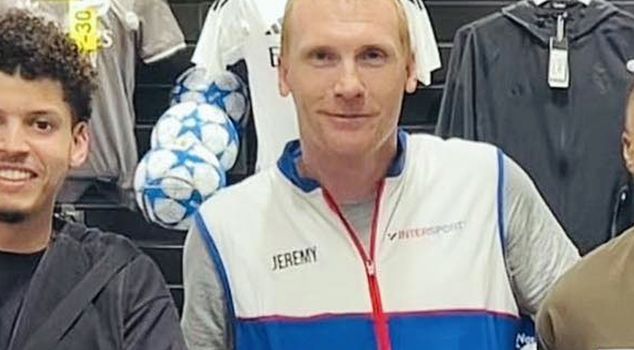 من أين إلى أين! كانت أسطورة في فترة ما، والآن تعمل كصرافة.