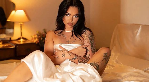 He fell in love with a 21-year-old OnlyFans content creator and broke up his family.