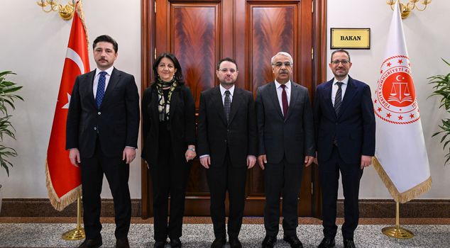 وزير العدل غرلِك ناقش مع وفد حزب DEM عملية 