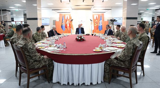 President Erdoğan met with the Mehmetçik during iftar.