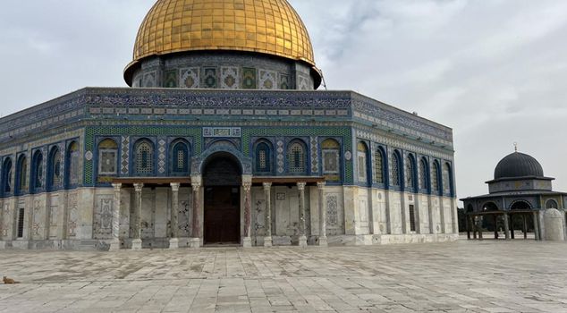Israel has kept the Al-Aqsa Mosque and the Ibrahimi Mosque closed for 5 days under the pretext of war with Iran.