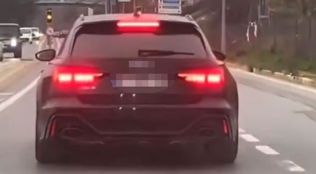 أوجورجان تشاكير يقدم لمدجعي غلطة سراي لفتة لا تُنسى