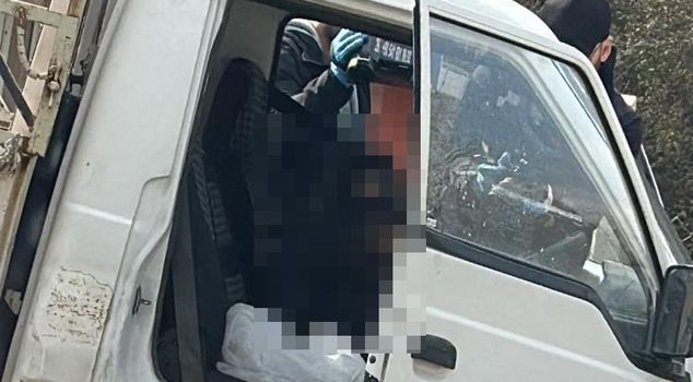 Учительница была найдена мертвой в своем автомобиле.
