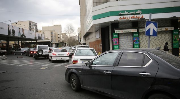 صورة من إيران: هرّع إلى محطة الوقود بعد سماع الخبر