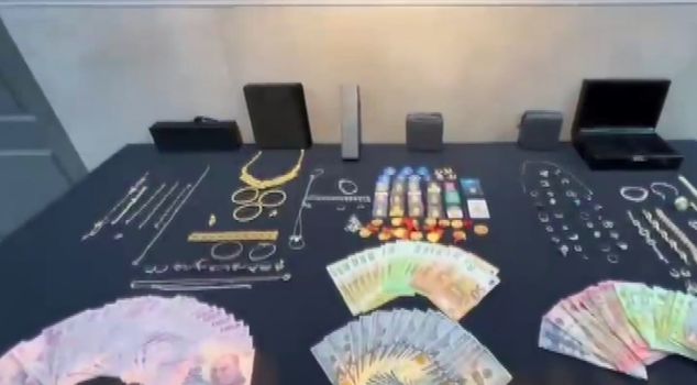 The suspects who introduced themselves as police and prosecutors and defrauded 15 million lira have been caught.