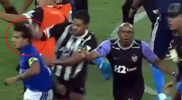 The derby turned into a battlefield! He punched his opponent.