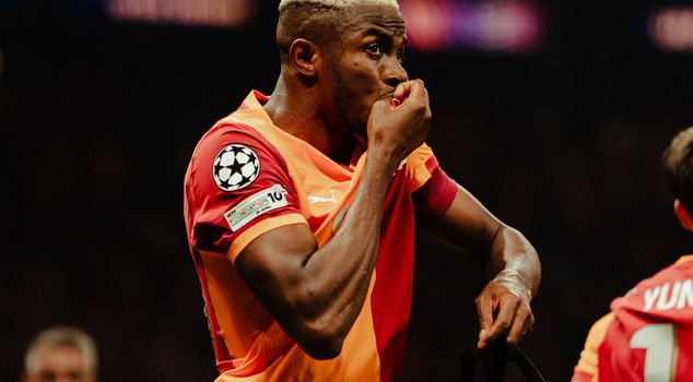 Galatasaray fans' special choreography for Victor Osimhen.