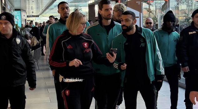 Liverpool players visited a shopping mall before the Galatasaray match.