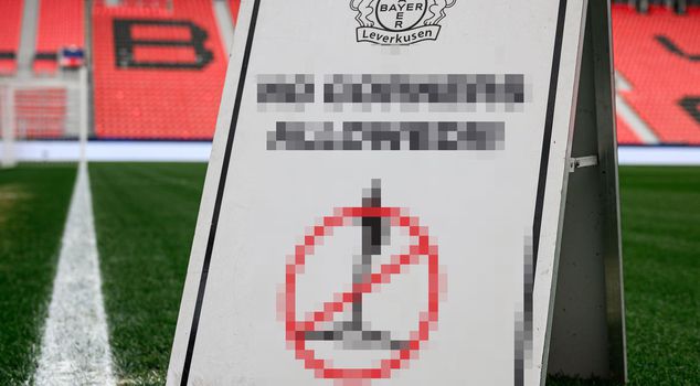 Вы никогда не видели такого предупреждающего знака! Забавная мера Арсенала против угловых от Байера Леверкузен.