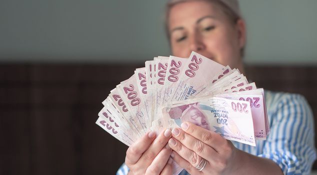 The payment schedule for the retirement holiday bonus has been announced.