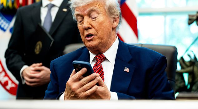 Номер мобильного телефона Трампа был слит, Белый дом в тревоге.